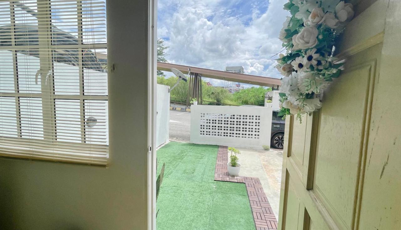 Helena'S Studio Suite Gerik Exterior photo